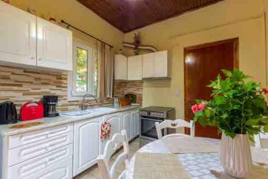 Kiki'S Beautiful House On Famous Village Pentátion Екстериор снимка